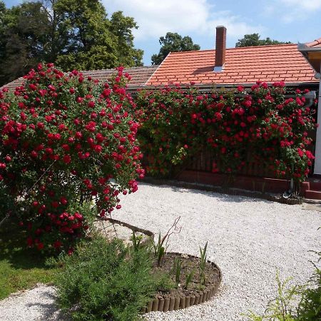 Holiday Home Balatonbereny/Balaton 18150 Exteriör bild