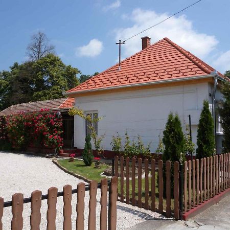 Holiday Home Balatonbereny/Balaton 18150 Exteriör bild