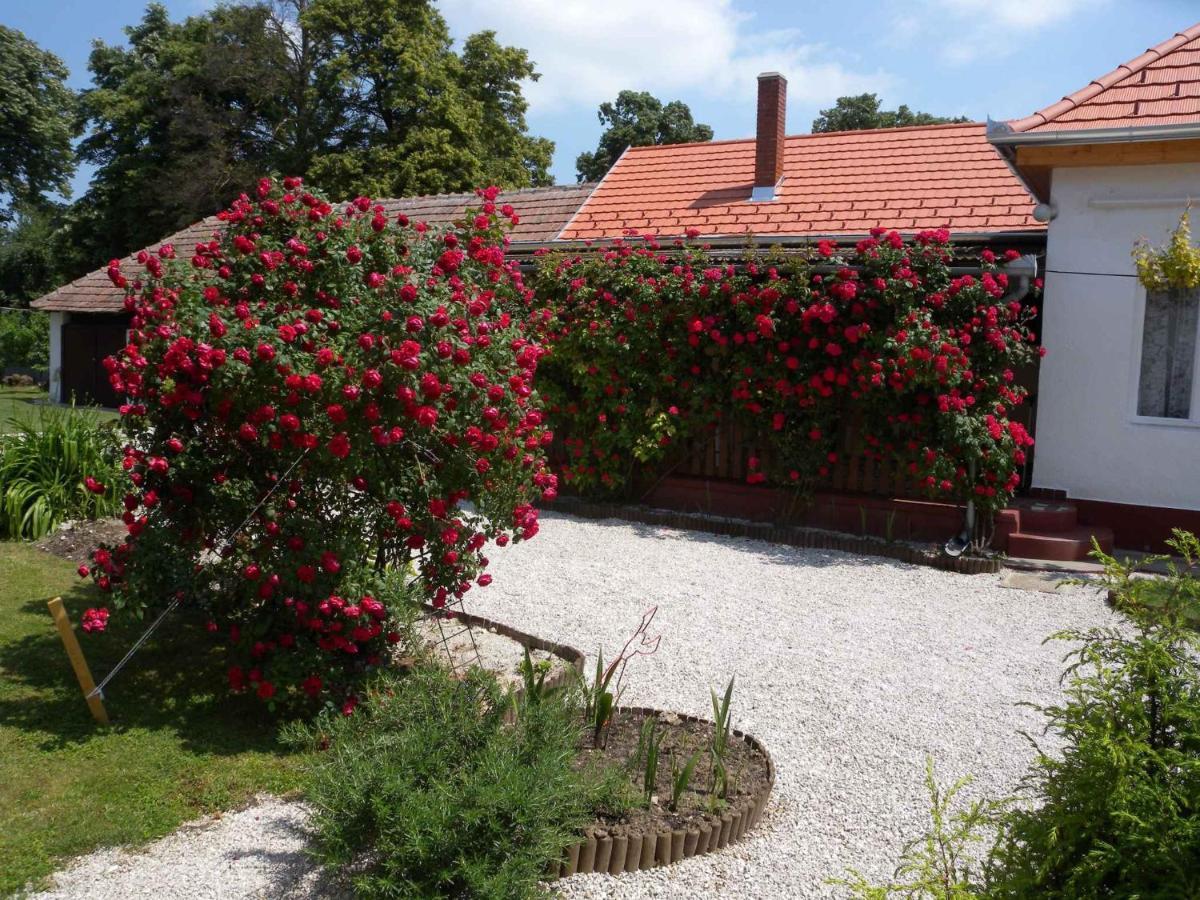 Holiday Home Balatonbereny/Balaton 18150 Exteriör bild
