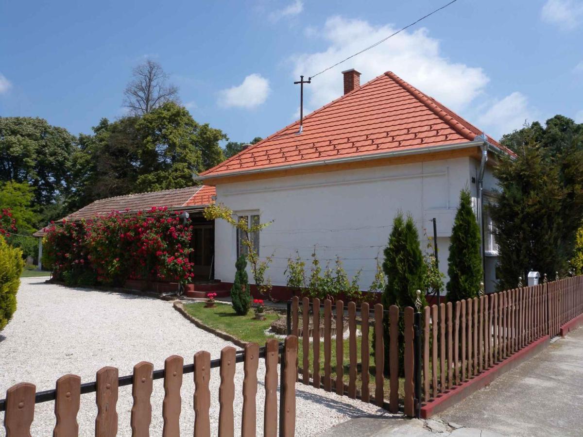 Holiday Home Balatonbereny/Balaton 18150 Exteriör bild